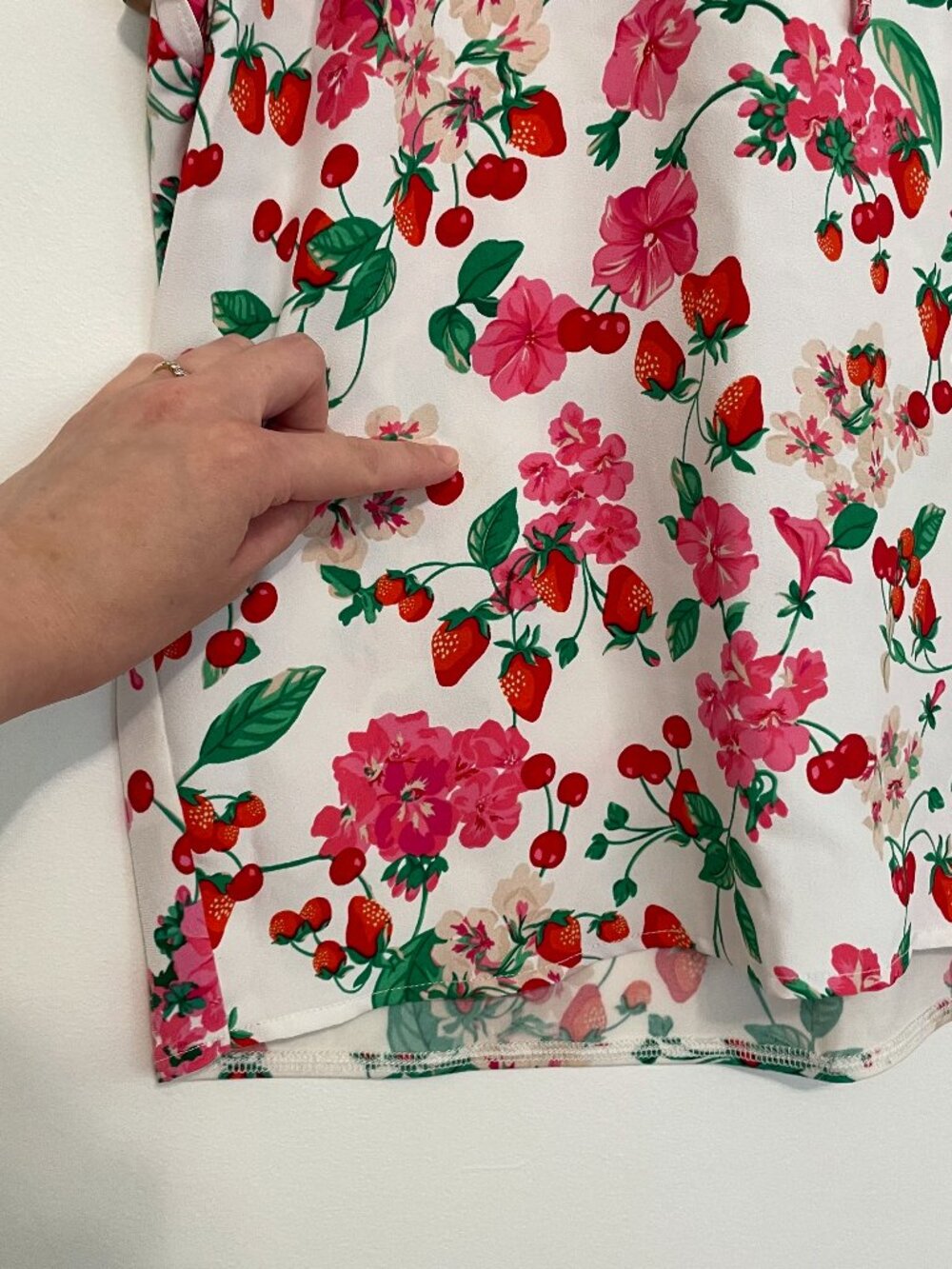 ANN TAYLOR Floral Mixed Media Ruffle Sleeve Tie Neck Shell Top White Strawberry - Picture 11 of 16